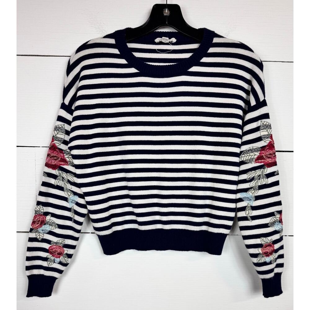 Wyld Hart Cropped Sweater Women's Size Small